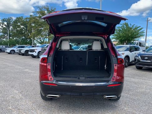 Used 2023 Buick Enclave Essence w/ Experience Buick Package FWD image 7