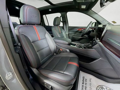 Used 2024 Chevrolet Traverse RS w/ LPO, Floor Liner Package FWD image 27