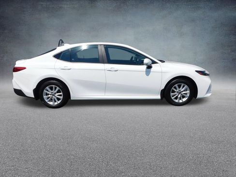 Used 2025 Toyota Camry LE AWD/4WD image 2