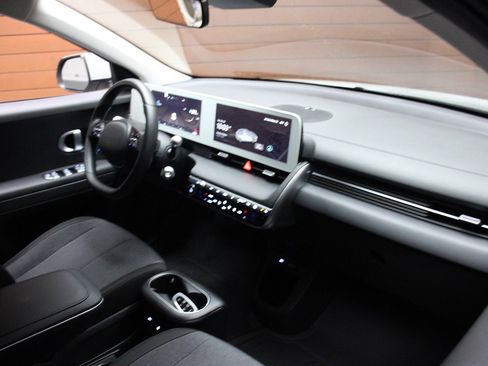 Used 2024 Hyundai Ioniq 5 SEL image 35