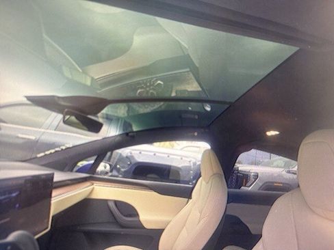 Used 2022 Tesla Model X image 10