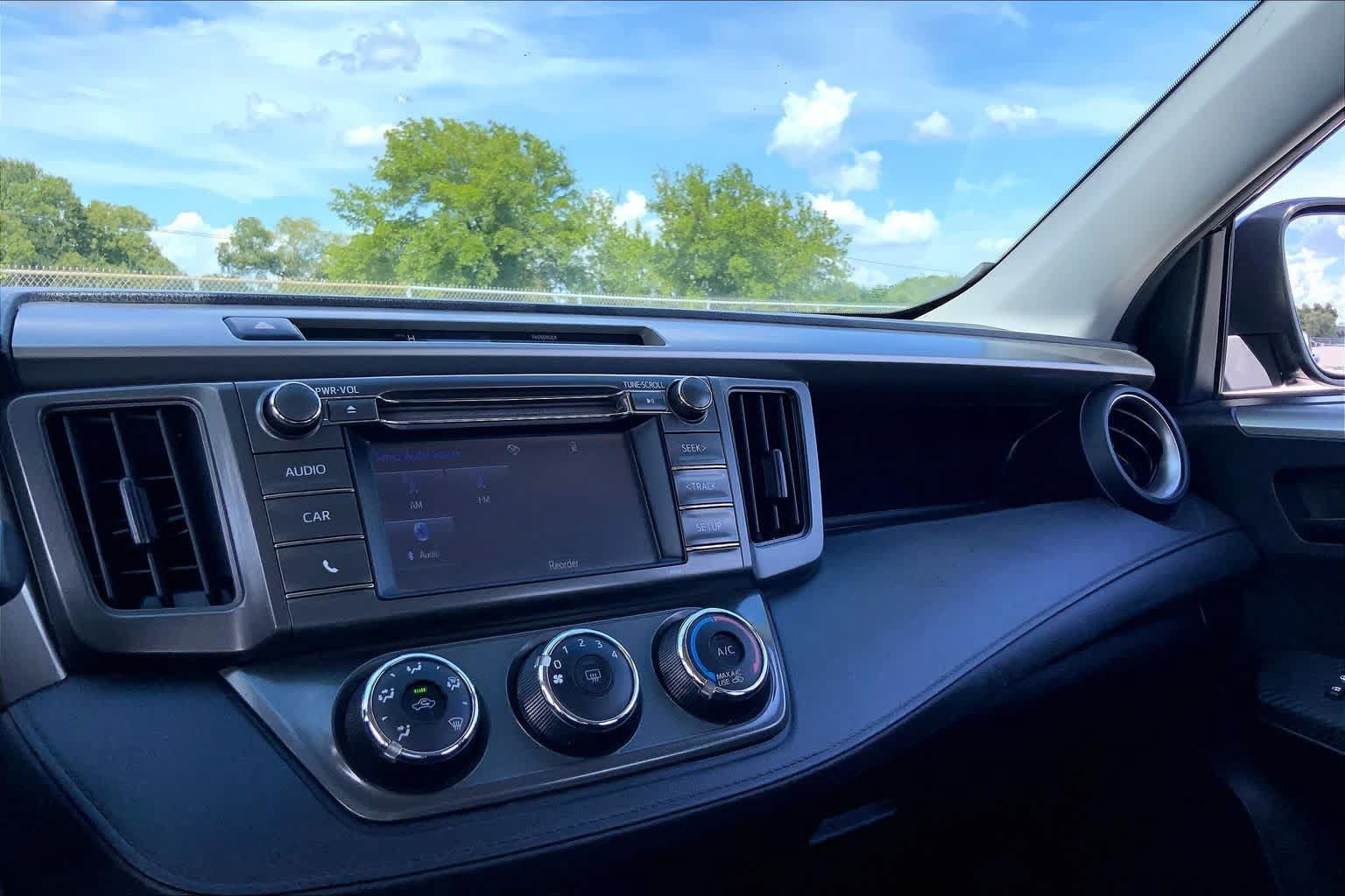 Used 2015 Toyota RAV4 LE FWD image 35