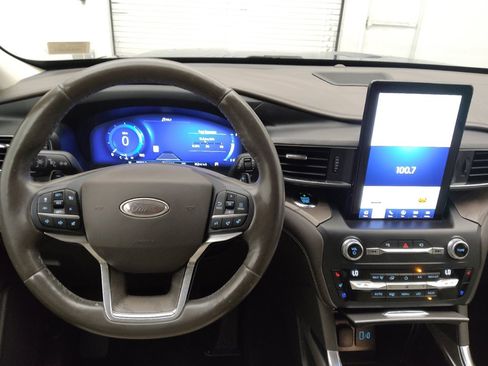 Used 2020 Ford Explorer Platinum w/ Premium Technology Package image 22