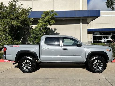 Used 2019 Toyota Tacoma TRD Off-Road AWD/4WD image 3