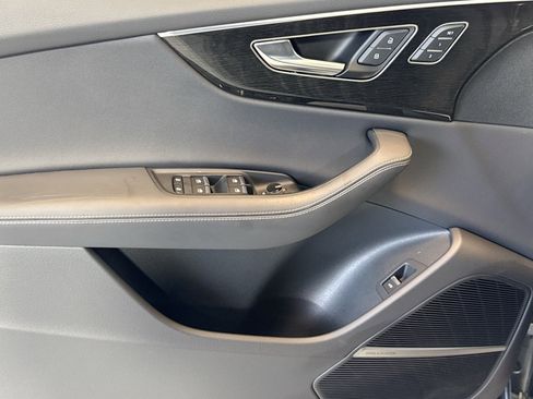 Used 2025 Audi Q8 Prestige image 17