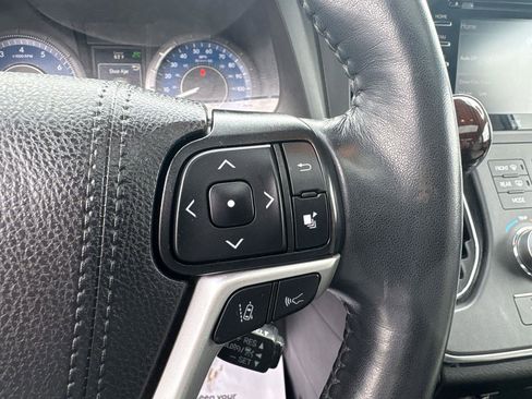 Used 2019 Toyota Sienna Limited image 22