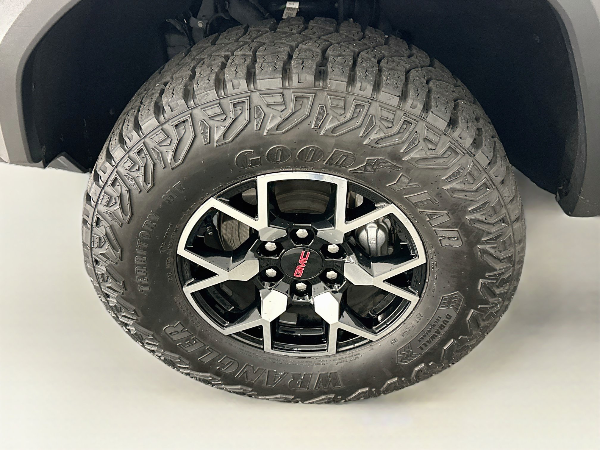 Used 2024 GMC Canyon AT4X AWD/4WD image 11