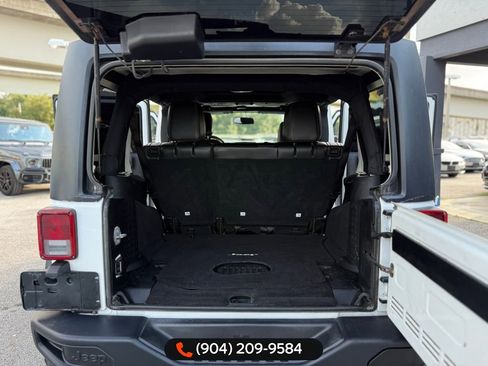 Used 2016 Jeep Wrangler Unlimited Rubicon image 32