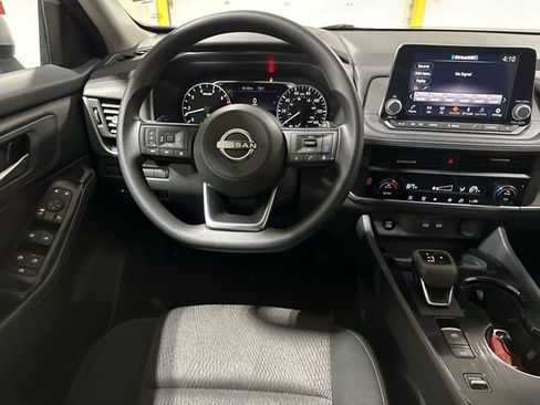 Used 2024 Nissan Rogue SV FWD image 11