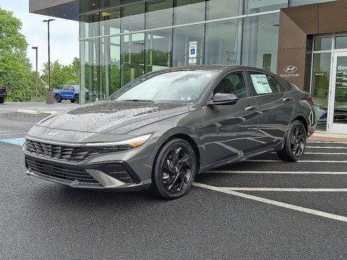 New 2026 Hyundai Elantra SEL Sport FWD image 2