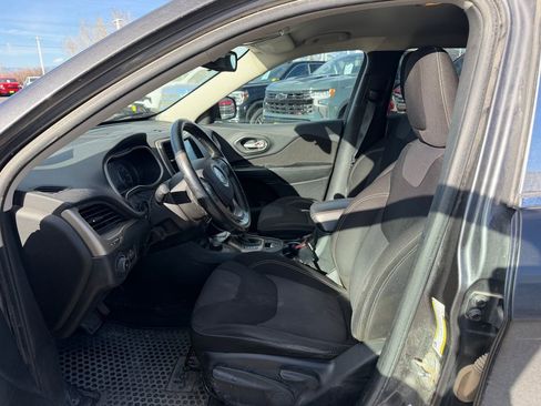 Used 2015 Jeep Cherokee Latitude w/ Cold Weather Group image 3