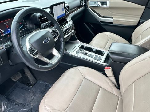 Certified 2021 Ford Explorer Limited w/ Equipment Group 301A image 11
