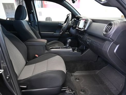 Used 2023 Toyota Tacoma TRD Off-Road image 12