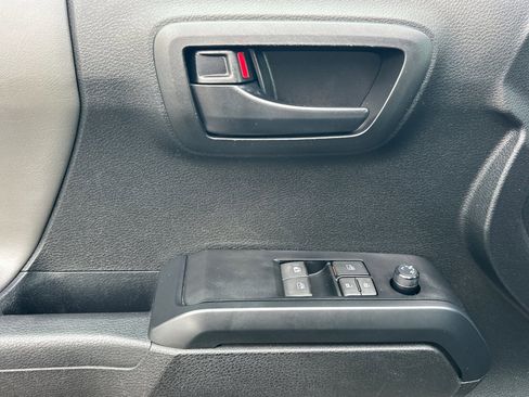 Certified 2022 Toyota Tacoma SR w/ SX Package image 11