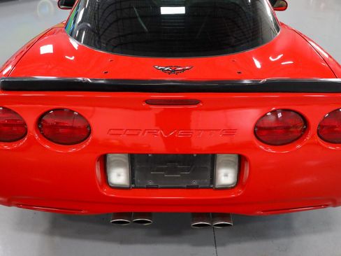Used 2004 Chevrolet Corvette Coupe w/ Roof Package RWD image 22