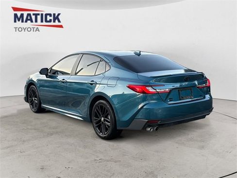Used 2025 Toyota Camry SE image 5