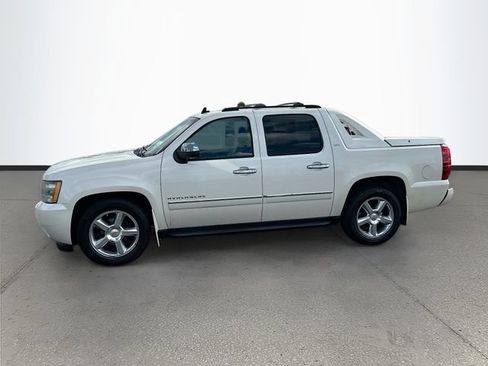 Used 2011 Chevrolet Avalanche LTZ AWD/4WD image 4