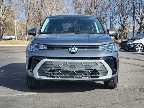 Certified 2025 Volkswagen Taos SE image 9