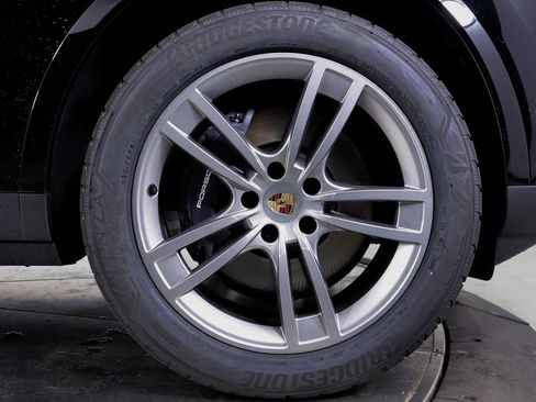 Used 2025 Porsche Cayenne image 20