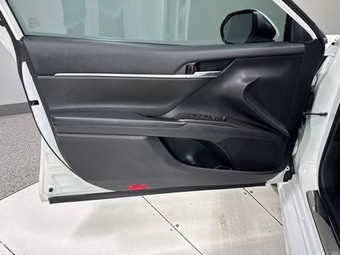 Used 2023 Toyota Camry SE FWD image 11