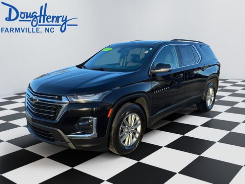 Used 2023 Chevrolet Traverse LT image 1