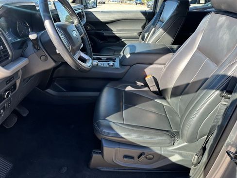 Used 2023 Ford Expedition XLT image 25