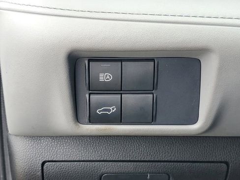 Used 2021 Toyota Highlander XLE AWD/4WD image 16