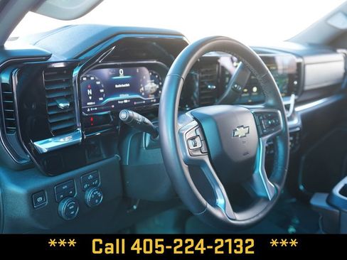 Used 2025 Chevrolet Silverado 1500 LT AWD/4WD image 17