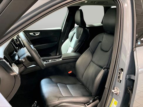 Certified 2024 Volvo XC60 B5 Core w/ Climate Package AWD/4WD image 9