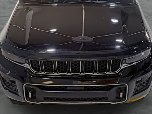 Used 2022 Jeep Grand Cherokee Overland AWD/4WD image 16