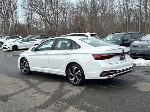 Certified 2025 Volkswagen Jetta SEL image 6