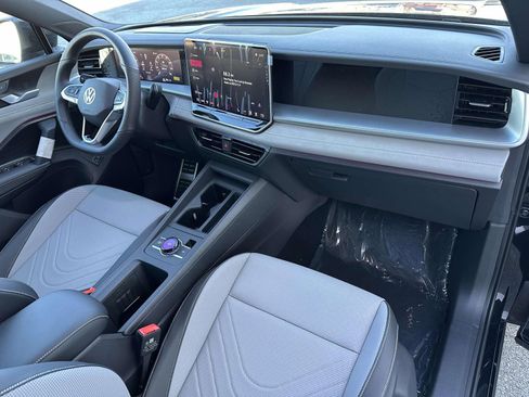 New 2026 Volkswagen Tiguan SE R-Line image 12