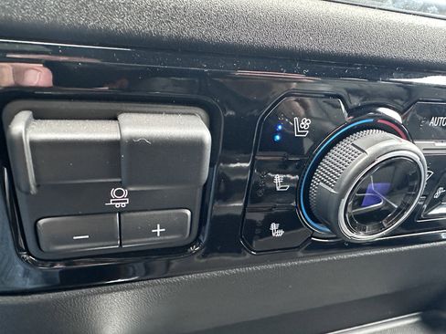 Used 2024 Chevrolet Silverado 3500 High Country image 21