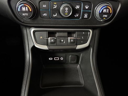 Used 2023 GMC Terrain SLE w/ Driver Convenience Package image 23