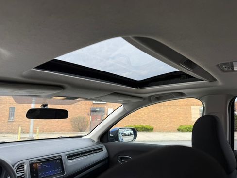 Used 2018 Honda HR-V EX image 11