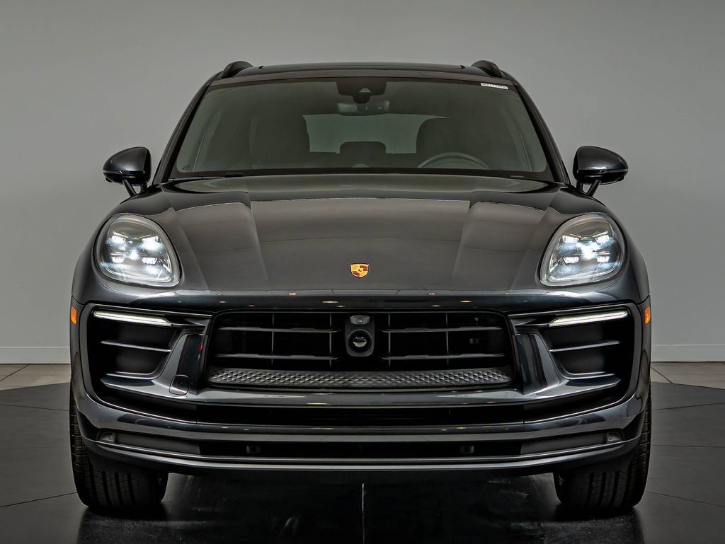 Certified 2026 Porsche Macan AWD/4WD image 11