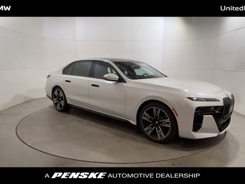 Used 2025 BMW 760i xDrive AWD/4WD image 2