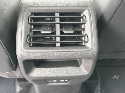 Used 2026 Volkswagen Tiguan SE FWD image 19