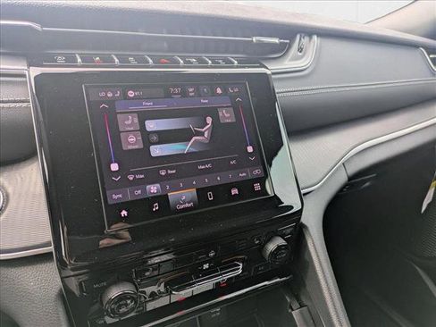 New 2025 Jeep Grand Cherokee L Altitude image 5