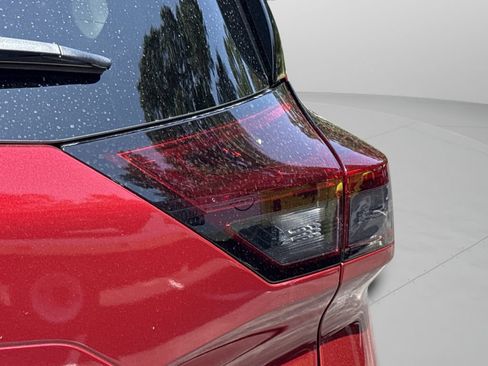 Certified 2025 Nissan Rogue SL FWD image 19