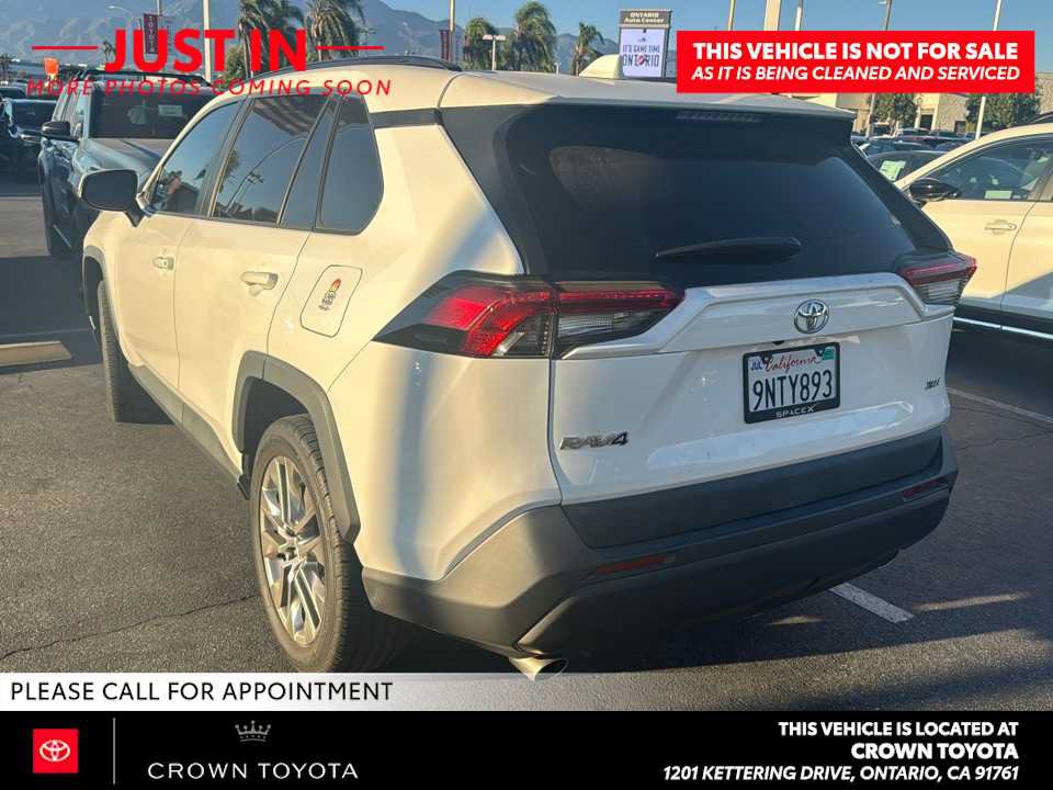 Used 2020 Toyota RAV4 XLE Premium FWD image 4