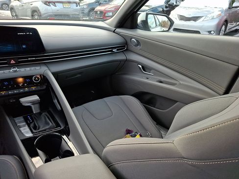 Certified 2023 Hyundai Elantra SEL w/ Convenience Package image 16