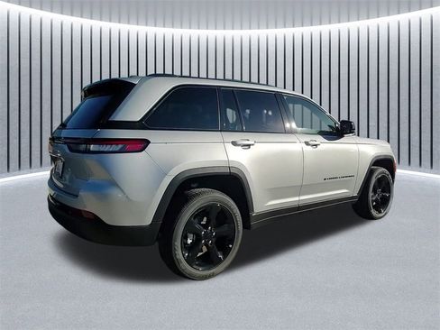 New 2025 Jeep Grand Cherokee Altitude image 3