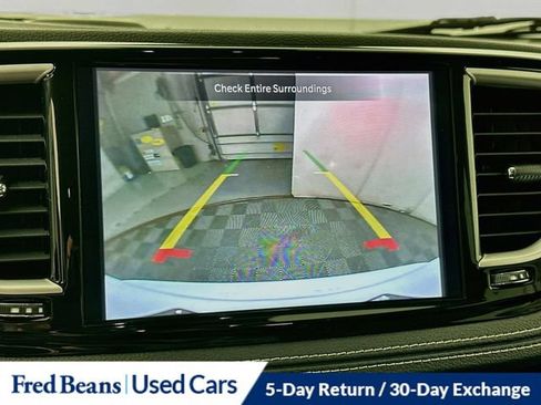 Used 2023 Chrysler Pacifica Touring-L FWD image 19