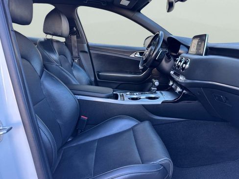 Used 2021 Kia Stinger GT1 image 19