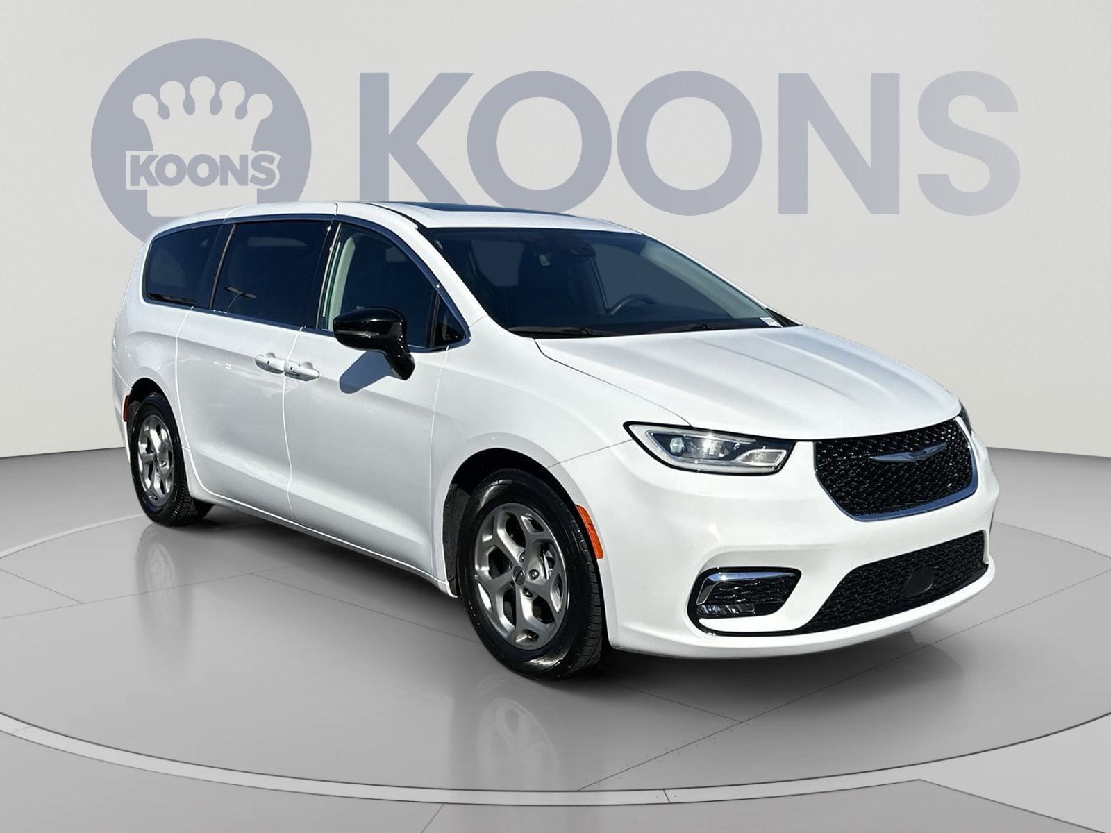 Used 2024 Chrysler Pacifica Limited FWD image 2