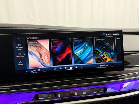 Used 2025 BMW 740i xDrive image 65