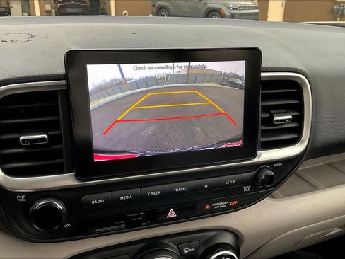 Used 2020 Hyundai Venue SEL image 15