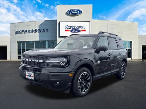 Used 2025 Ford Bronco Sport Outer Banks w/ Outer Banks Tech Package+ image 2