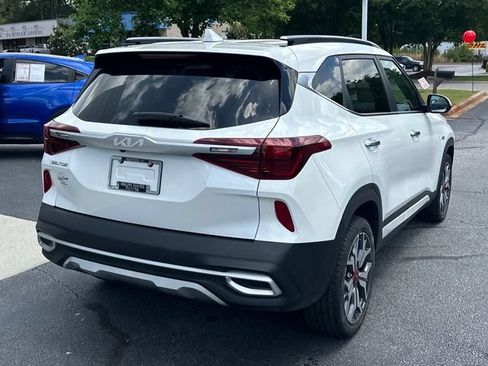 Used 2022 Kia Seltos SX w/ Sunroof Package AWD/4WD image 3